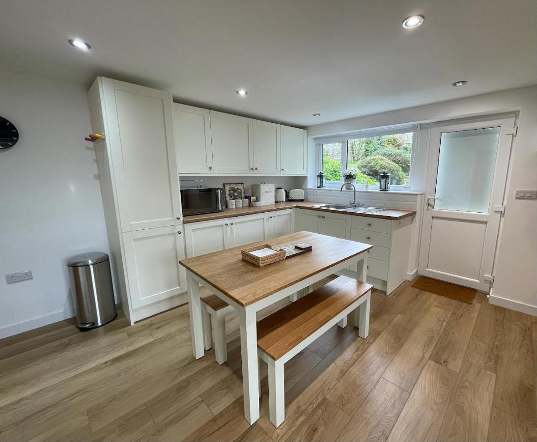 Lovely Ground Floor Apartment In Quiet Village Exeter Exterior foto