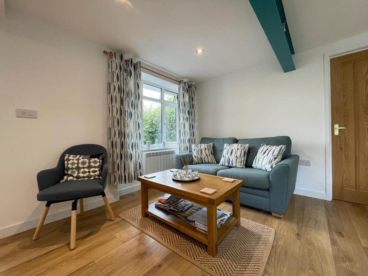 Lovely Ground Floor Apartment In Quiet Village Exeter Exterior foto